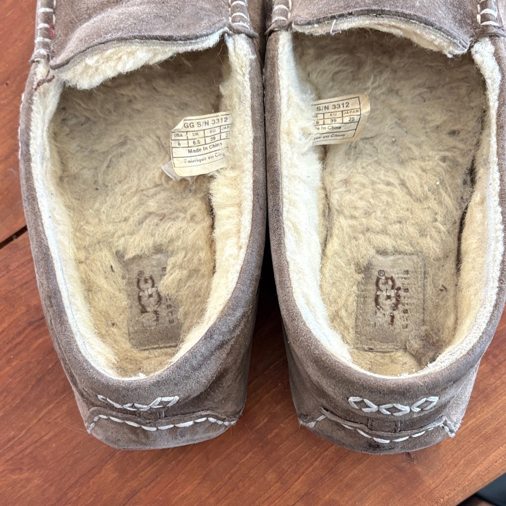 UGG Brown Suede Slippers 8 - Picture 12 of 12